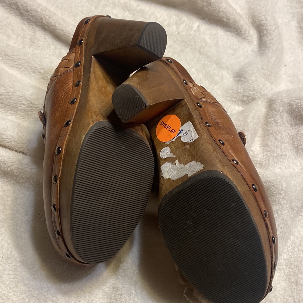 Carthies Heeled Mules - Picture 4 of 5